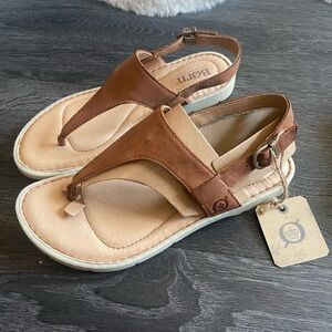 Born women’s sandals . Brown tan size 6 brand new